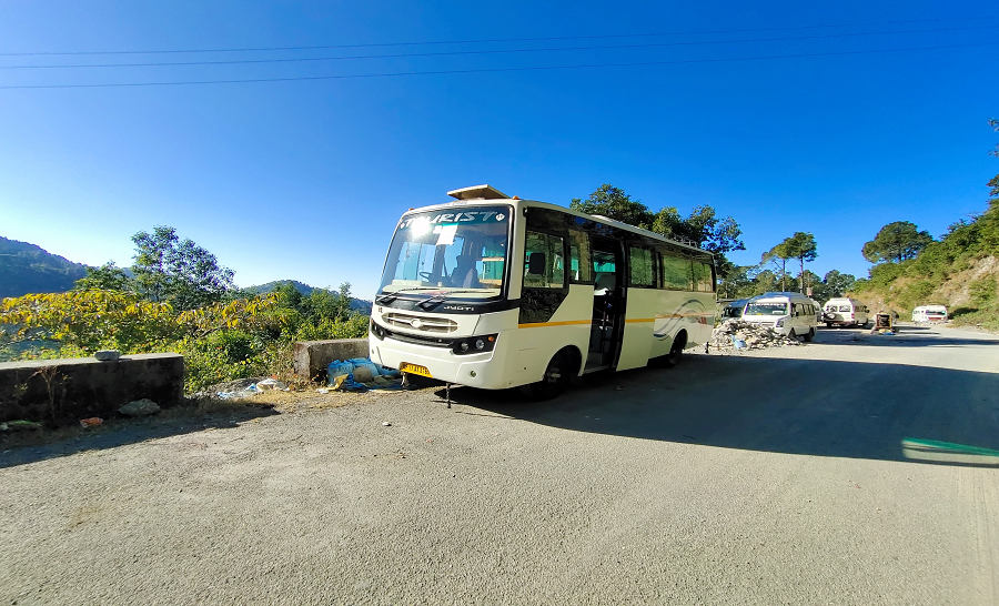 Mini Luxury Bus 21 Seater Coach Rental Images